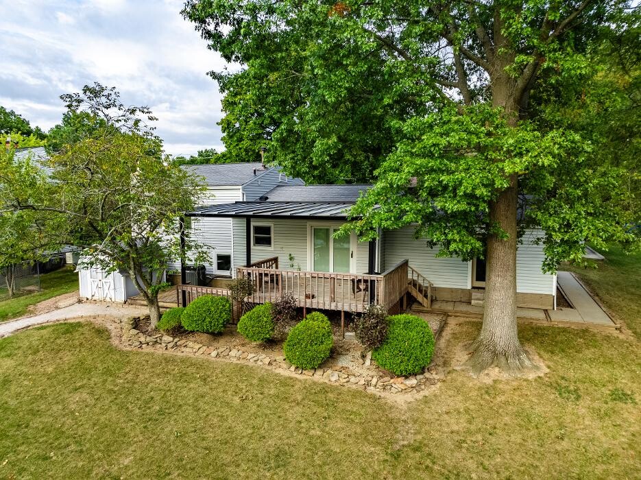 Images Frank Van Dresser Team: RE/MAX Quality Realty