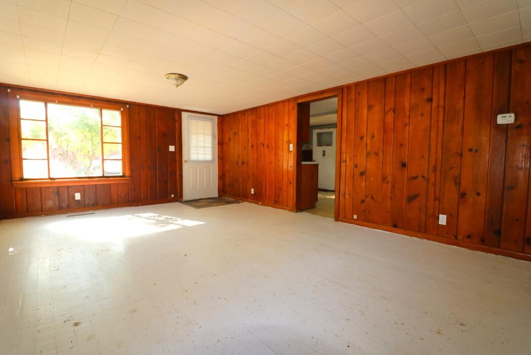 Images Frank Van Dresser Team: RE/MAX Quality Realty