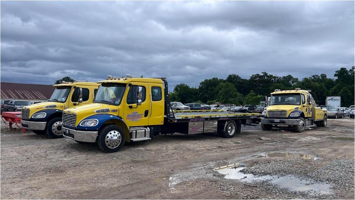 Images River City Towing & Recovery
