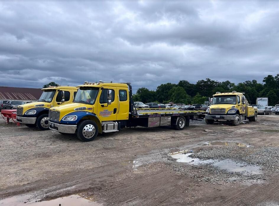 Images River City Towing & Recovery
