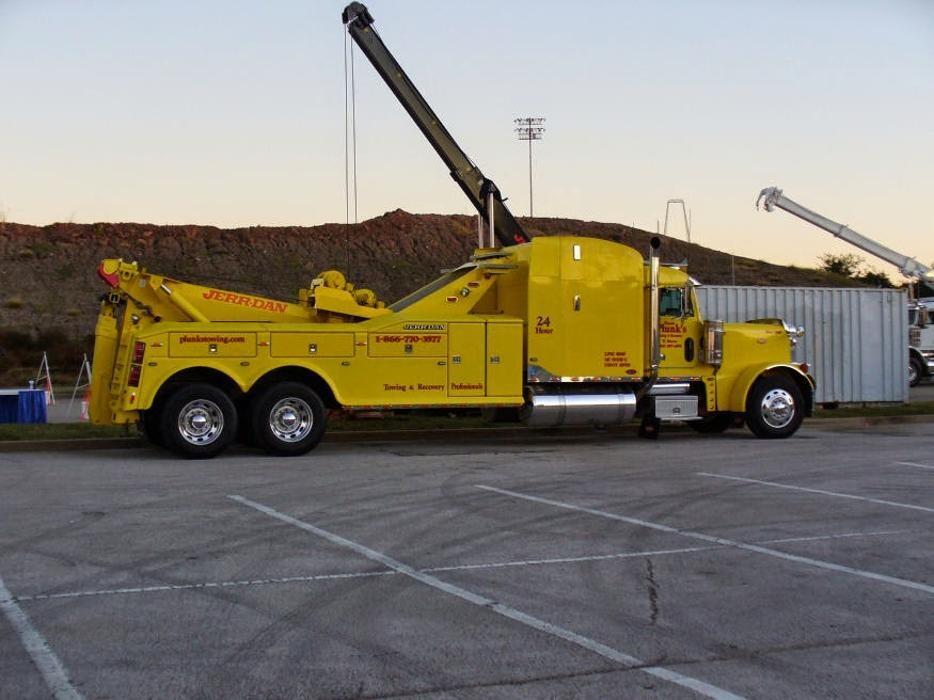 Images River City Towing & Recovery