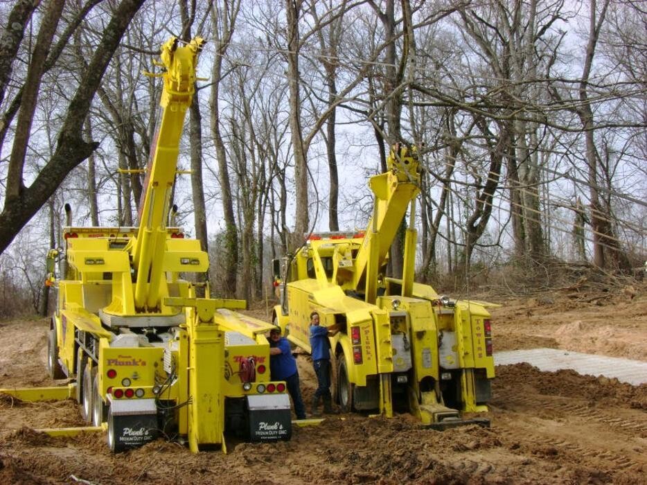 Images River City Towing & Recovery