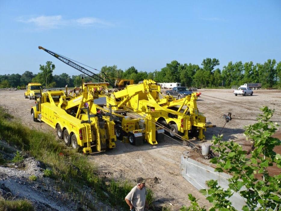 Images River City Towing & Recovery