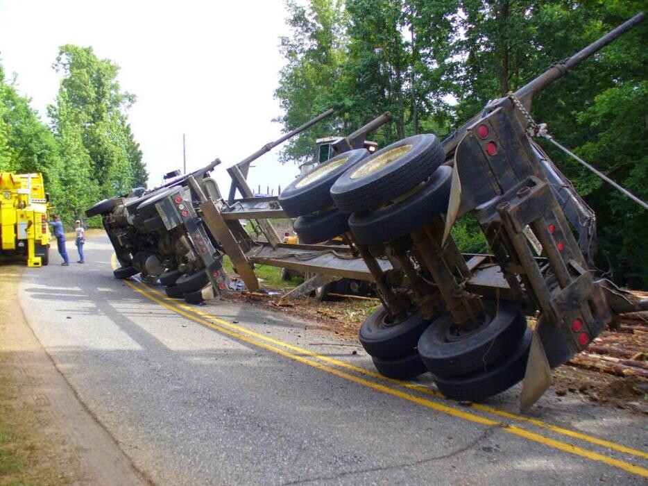 Images River City Towing & Recovery