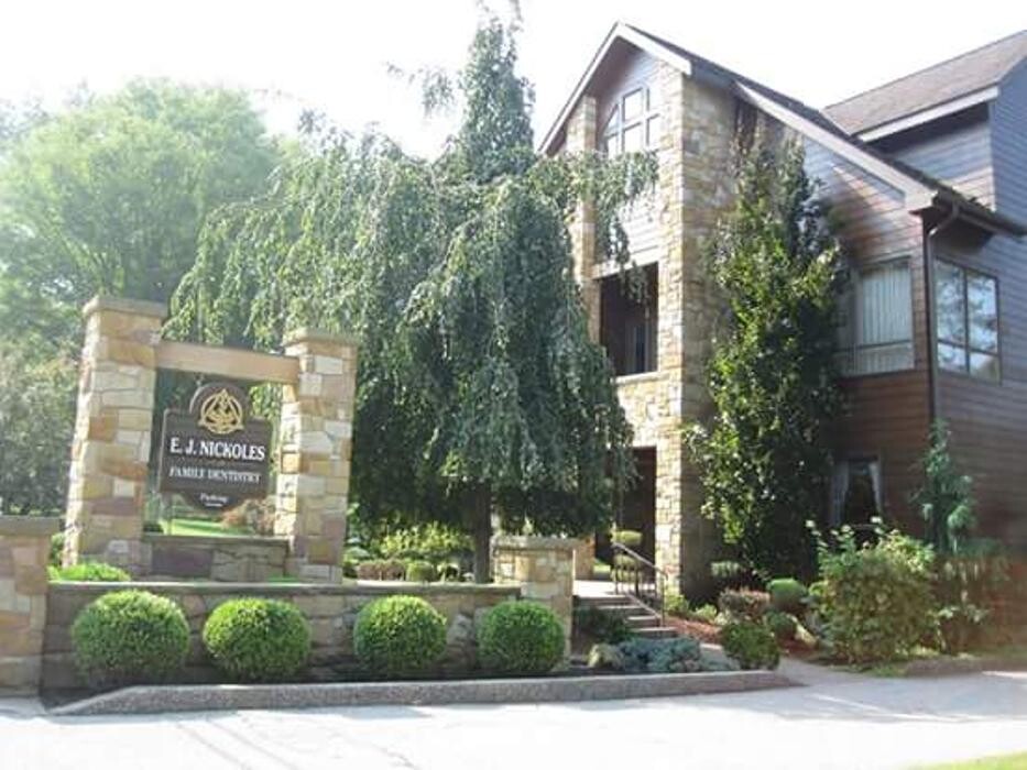 Images Eleisha J. Nickoles, DDS