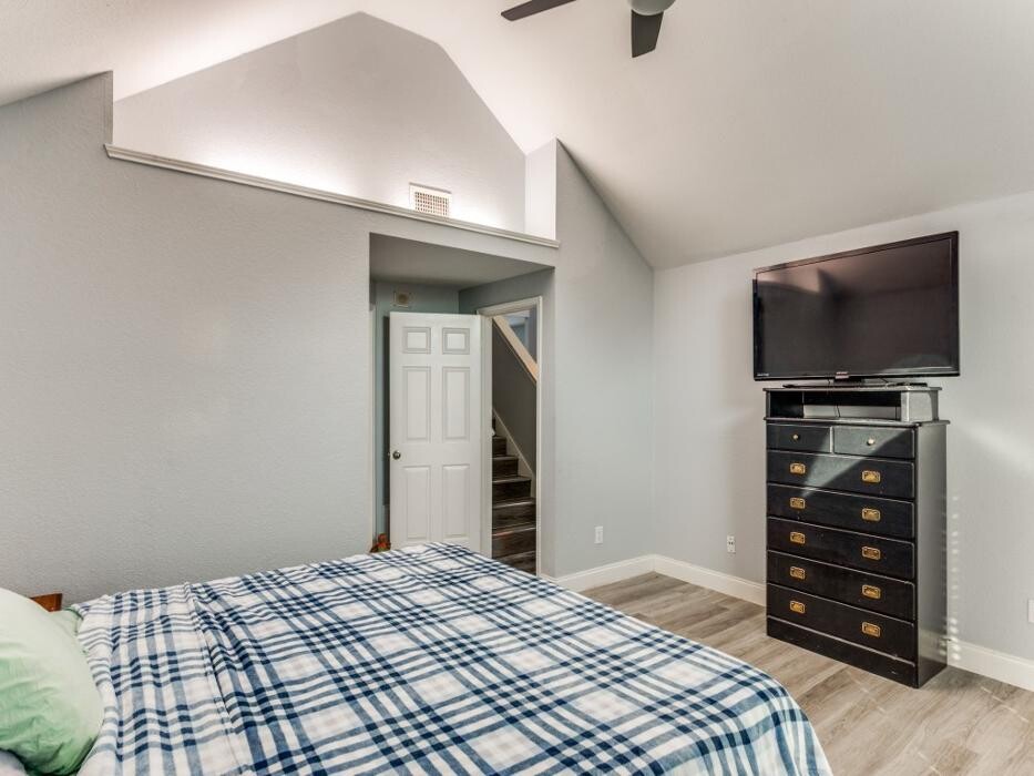 Images Trinity Group Realty