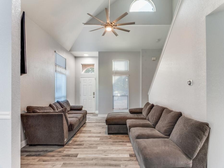 Images Trinity Group Realty