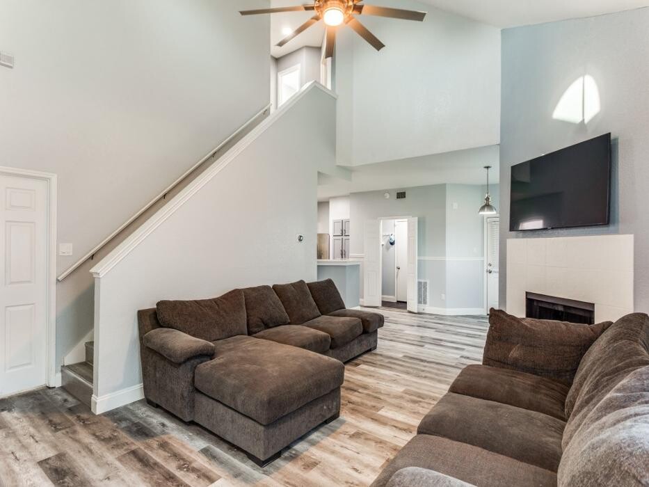 Images Trinity Group Realty