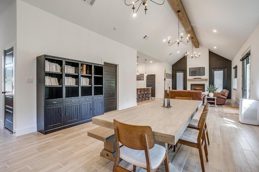 Images Trinity Group Realty