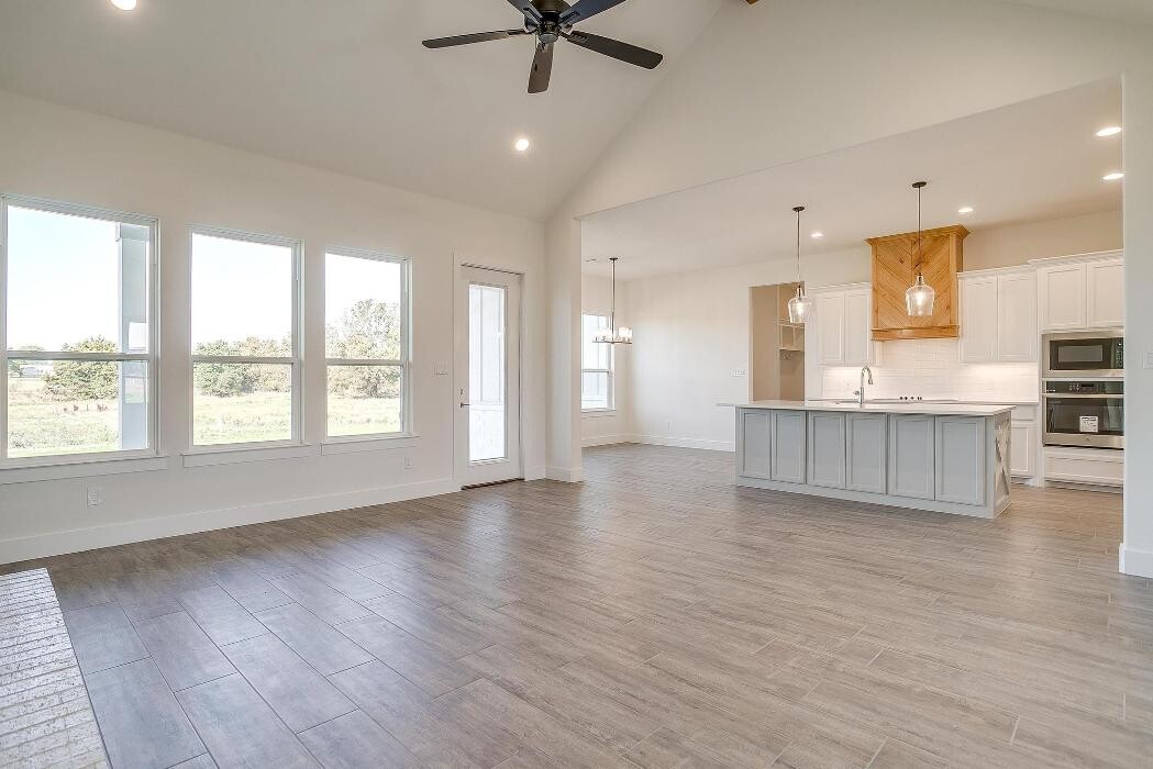Images Trinity Group Realty