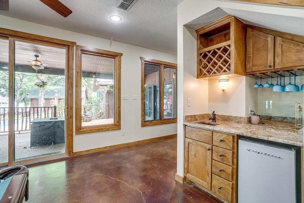 Images Trinity Group Realty
