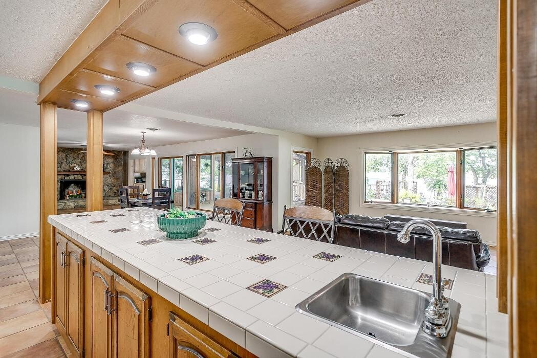 Images Trinity Group Realty