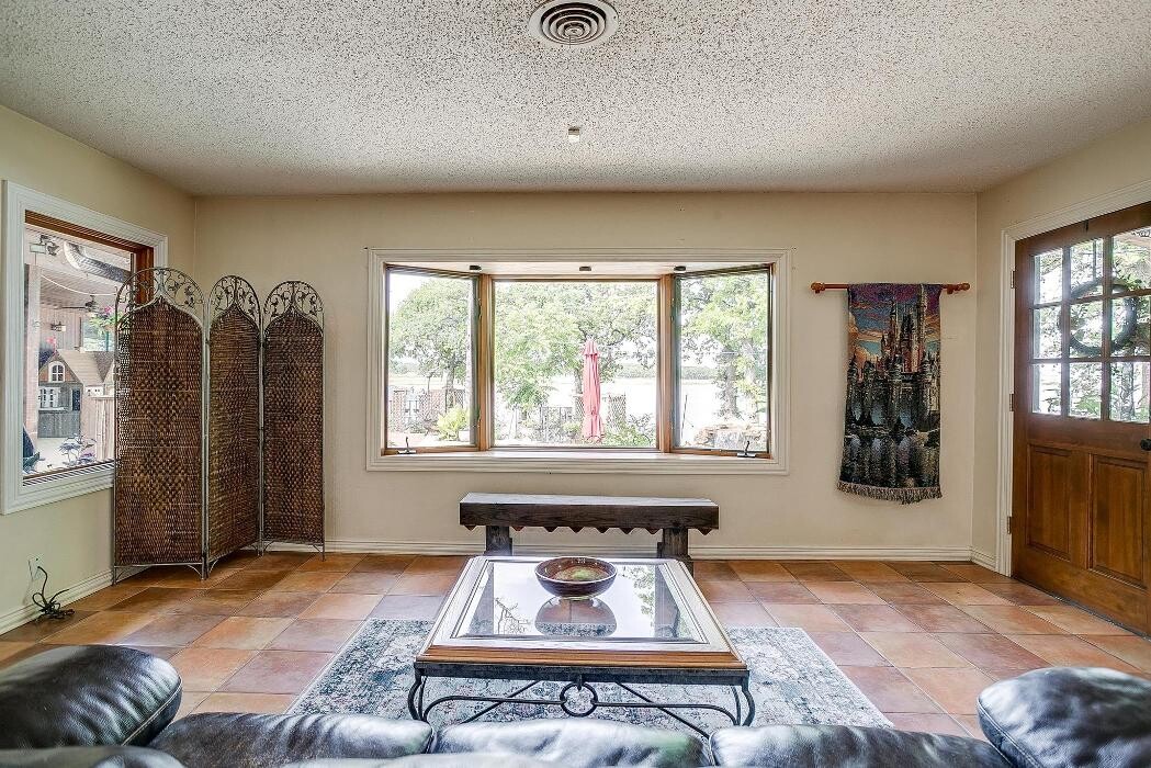 Images Trinity Group Realty