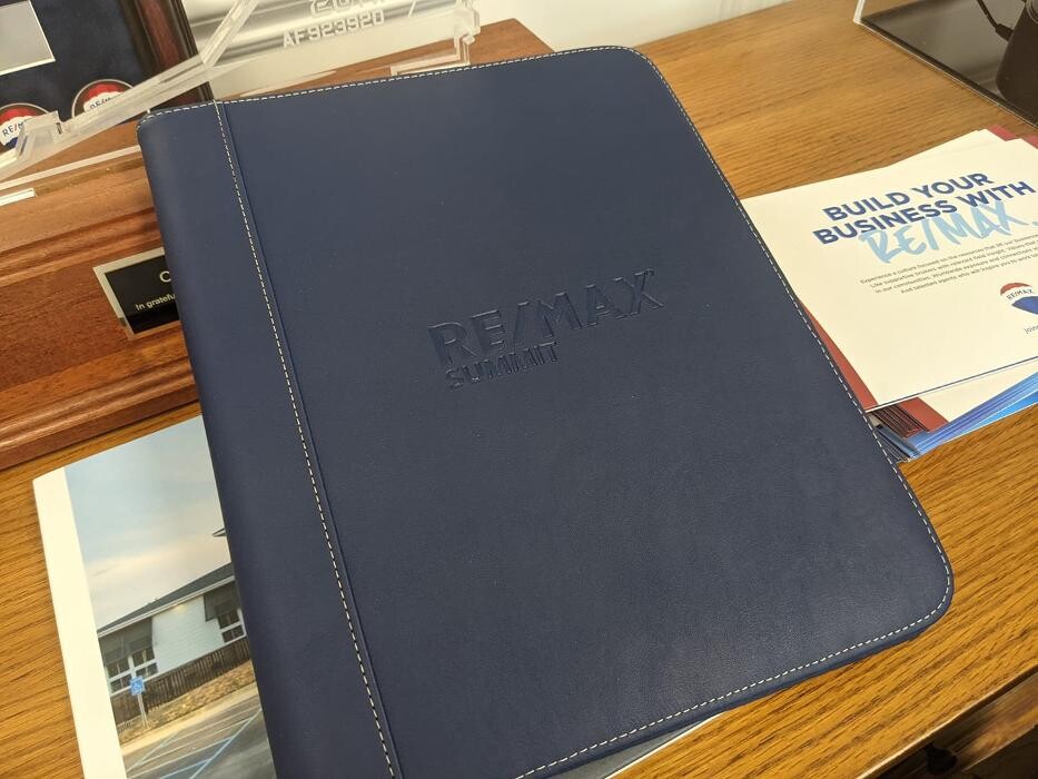 Images RE/MAX SUMMIT