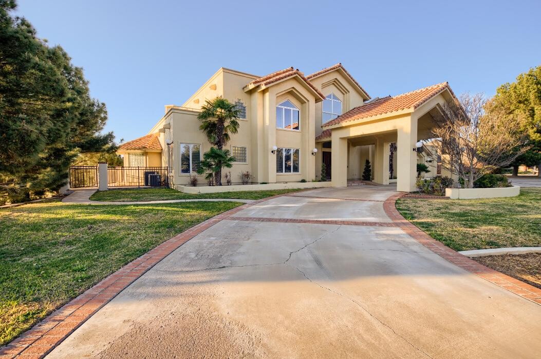Images The Agency, Kerri Payne James Real Estate Team