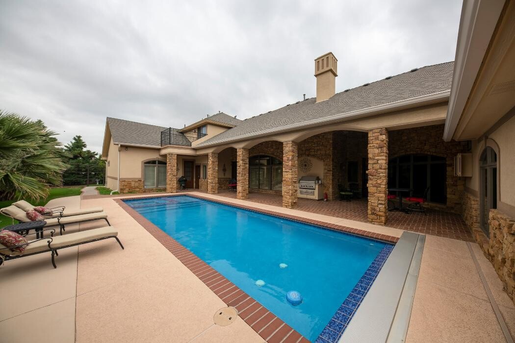 Images The Agency, Kerri Payne James Real Estate Team