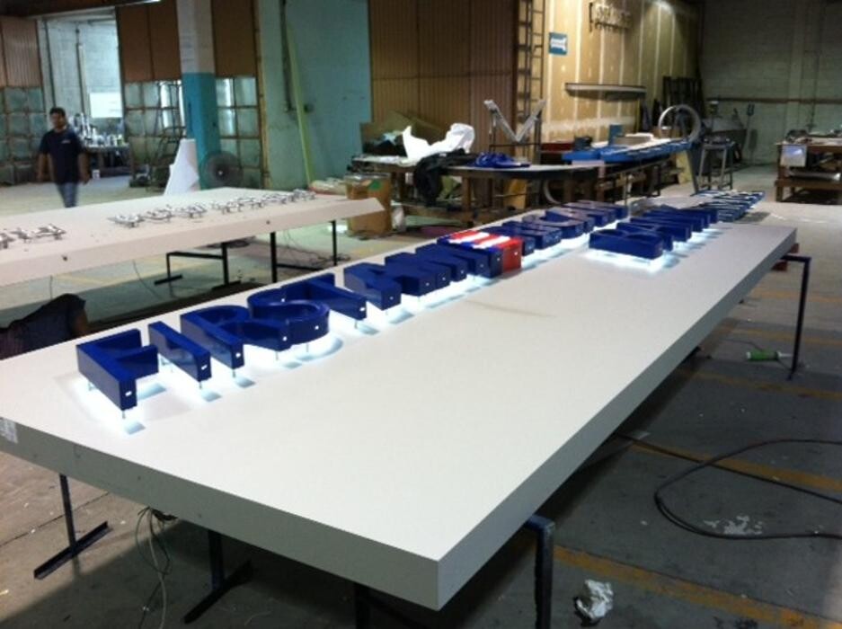 Images Fluorescent Signs Inc