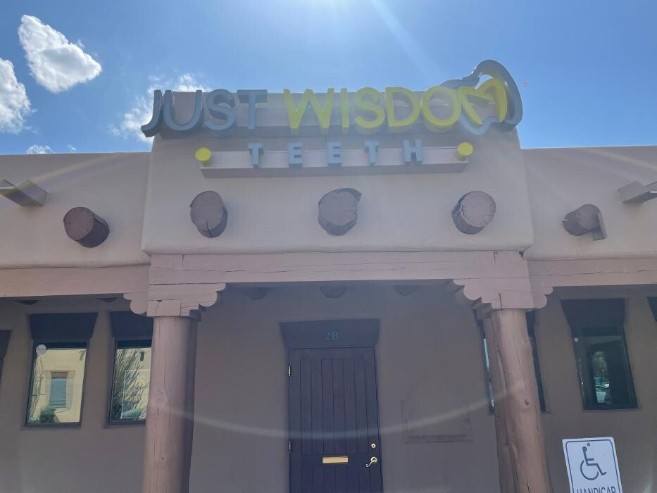 Images Fluorescent Signs Inc
