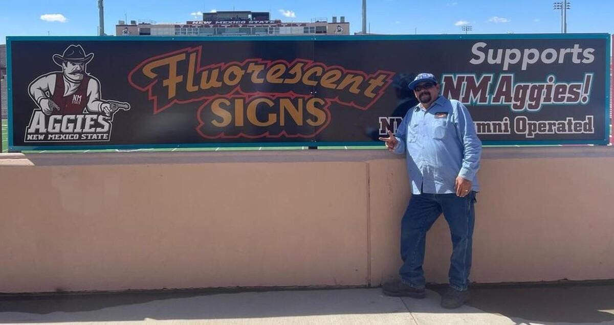 Images Fluorescent Signs Inc