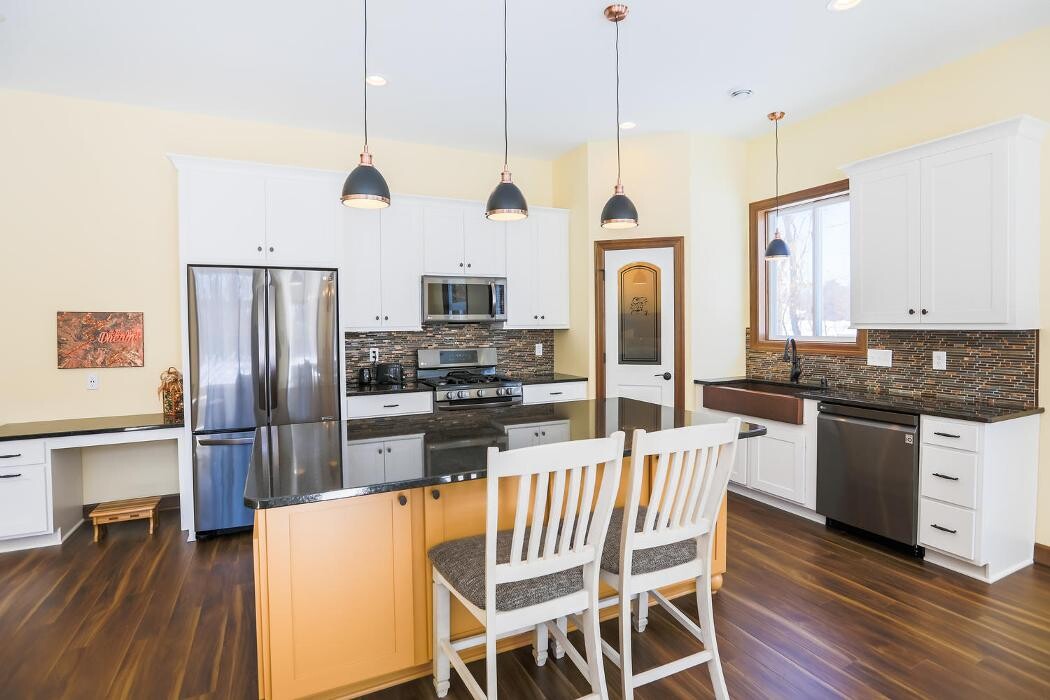 Images Kim Theis - Generations Real Estate Group