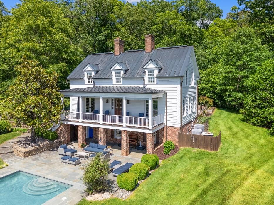 Images Dawn Arruda & Co LLC of ROSS Real Estate