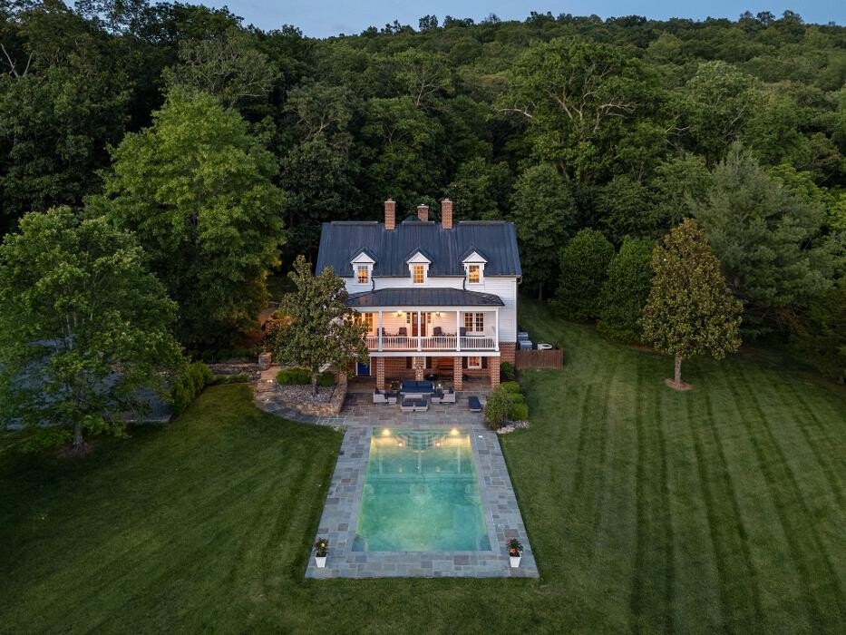 Images Dawn Arruda & Co LLC of ROSS Real Estate