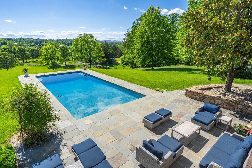Images Dawn Arruda & Co LLC of ROSS Real Estate