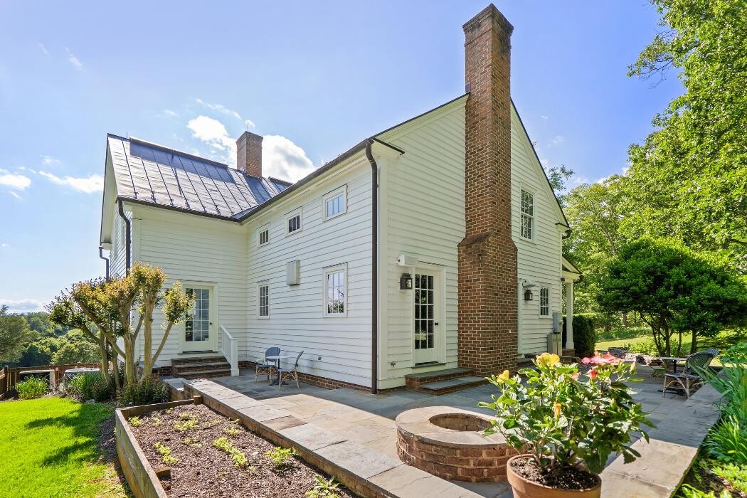 Images Dawn Arruda & Co LLC of ROSS Real Estate