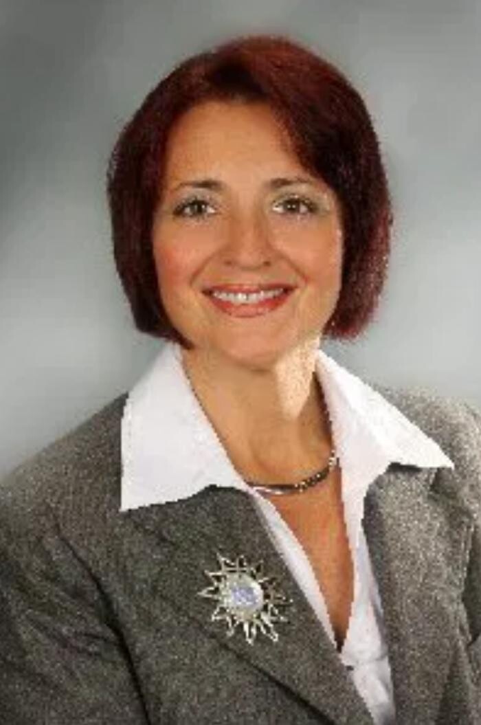 Images Leesa Byrnes Realty