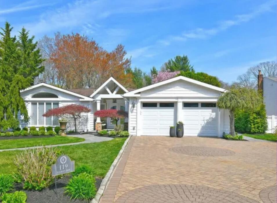 Images Leesa Byrnes Realty