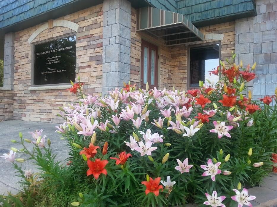 Images Law Office of V. Linnea Alt, Chartered