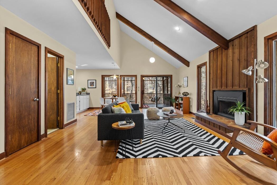 Images Logan Carter Realty