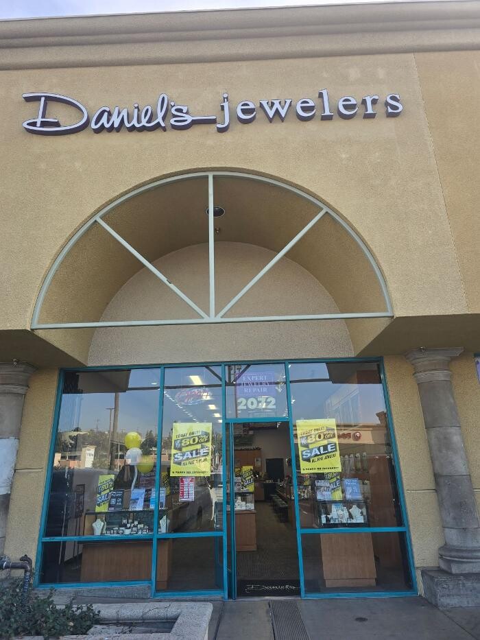 Images Daniel's Jewelers
