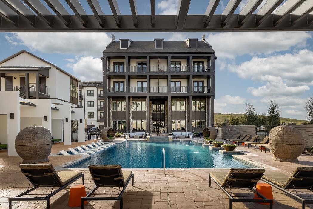 Images The Louise Apartments & Townhomes