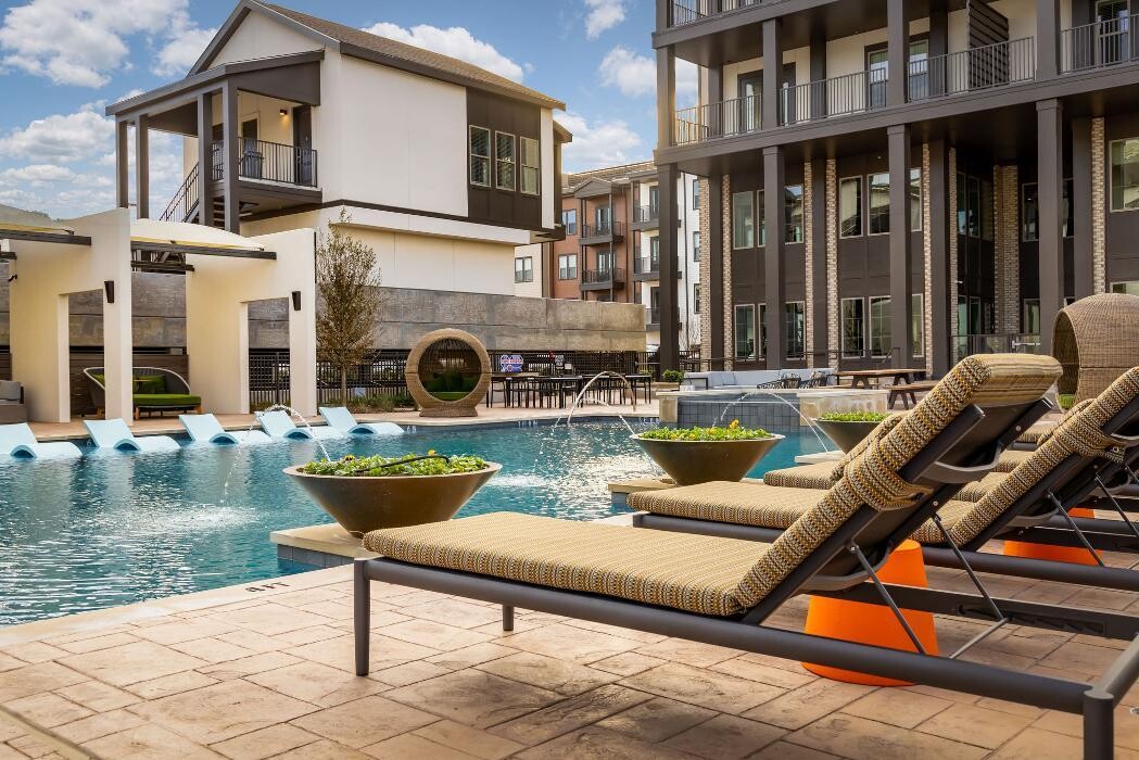 Images The Louise Apartments & Townhomes