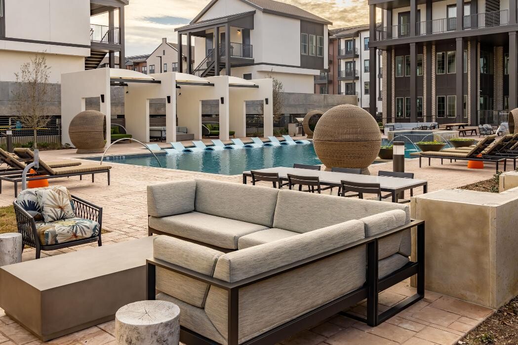 Images The Louise Apartments & Townhomes