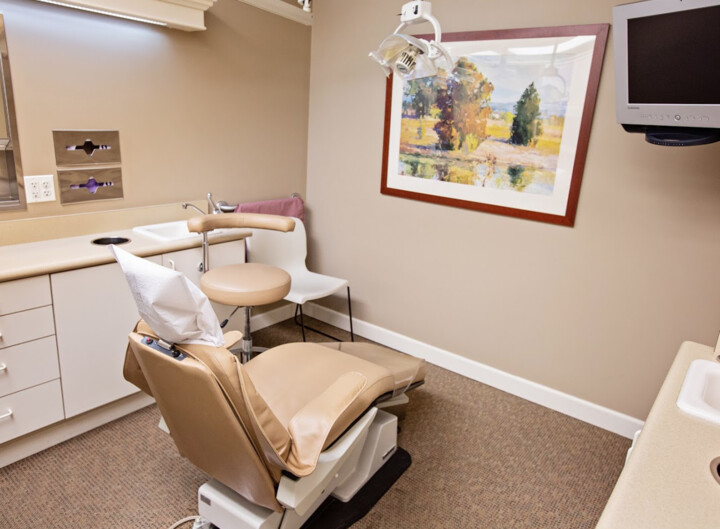 Girgis Dental Logo