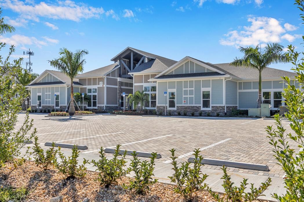 Images The Carlton of Fort Myers