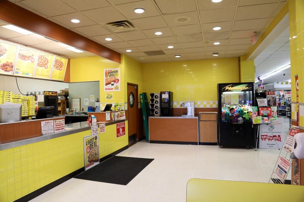 Images Hungry Howie's Pizza