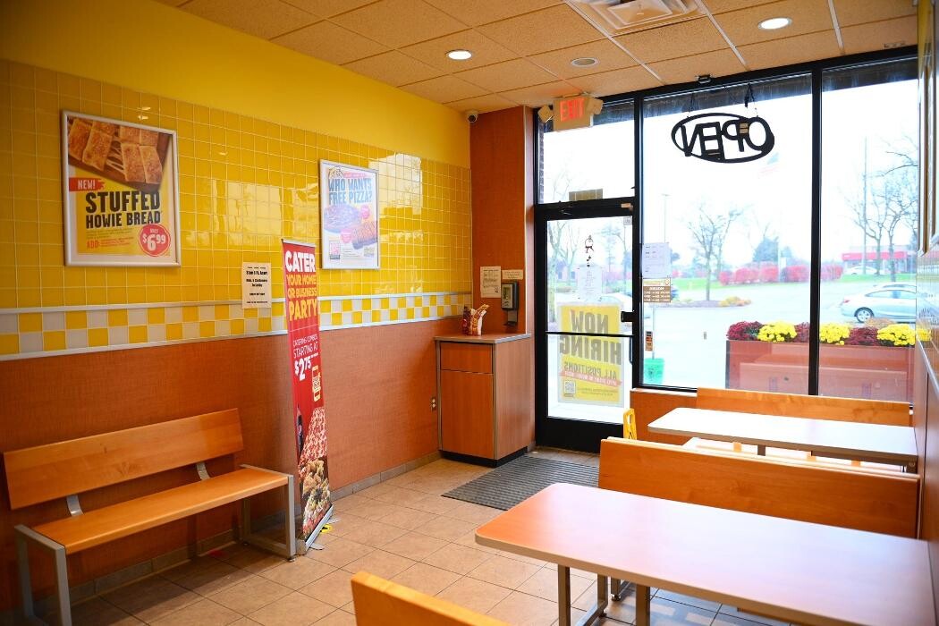 Images Hungry Howie's Pizza