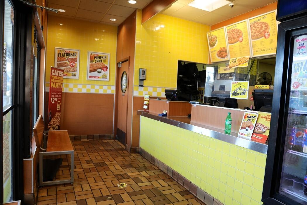 Images Hungry Howie's Pizza