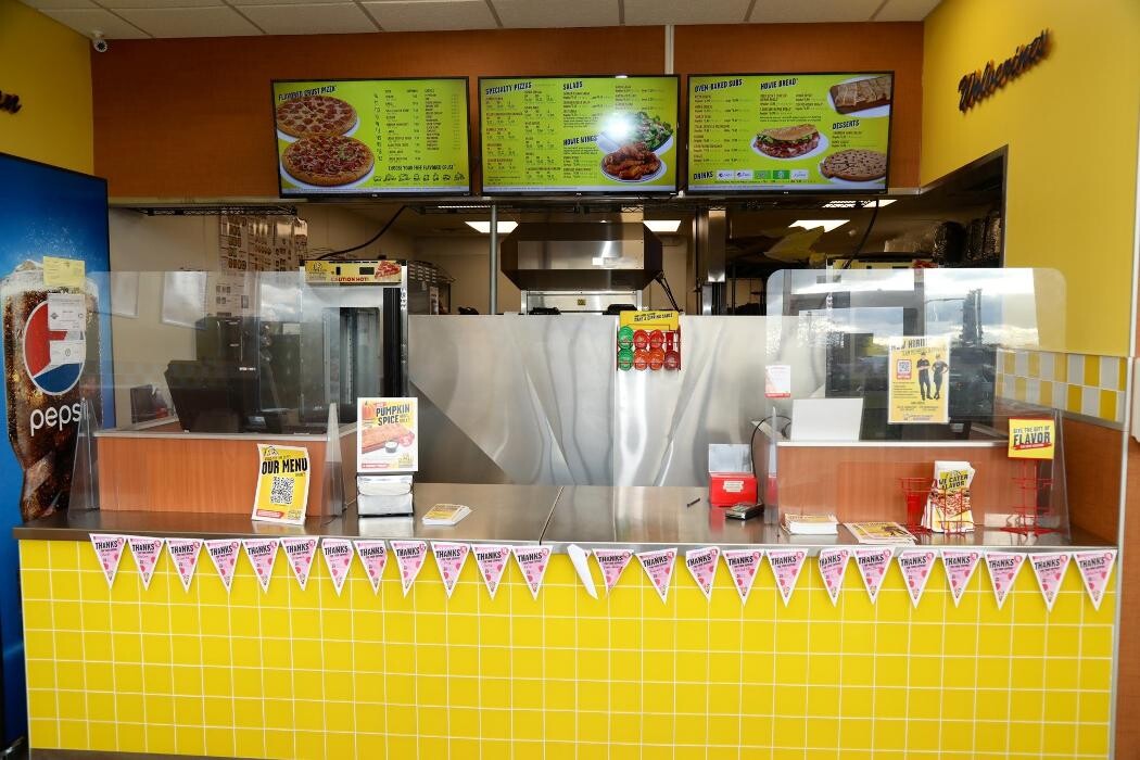 Images Hungry Howie's Pizza