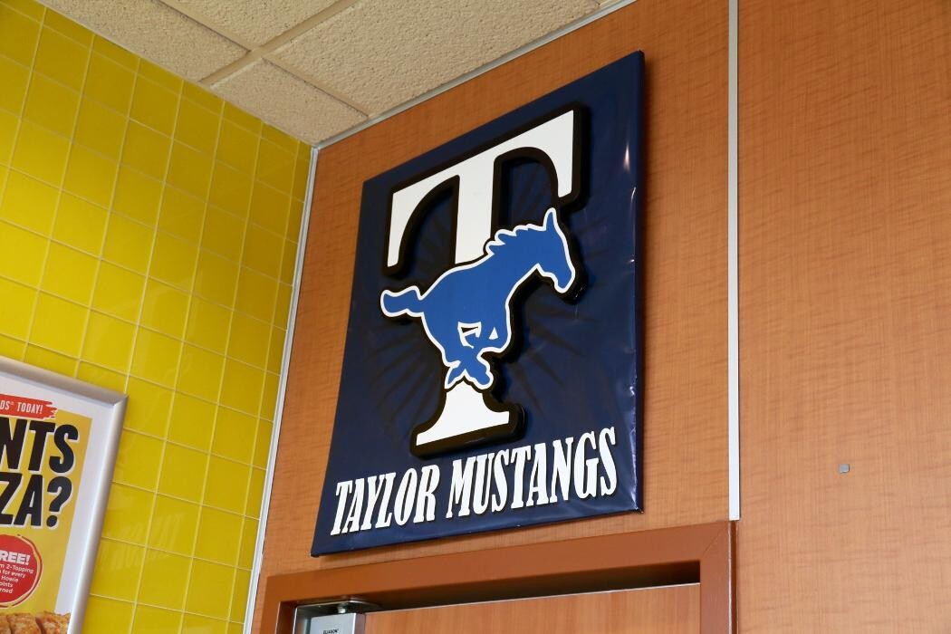 Images Hungry Howie's Pizza