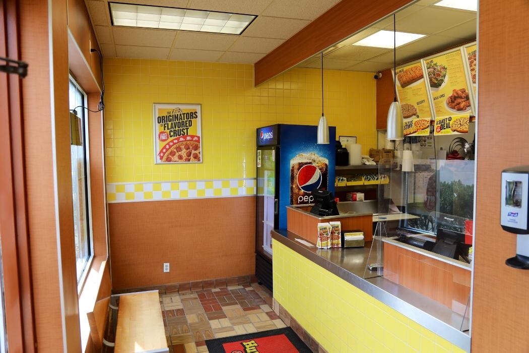 Images Hungry Howie's Pizza