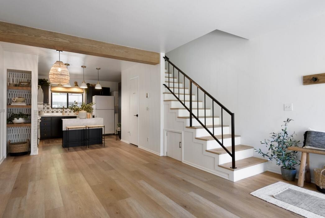 Images 805 Hardwood Flooring