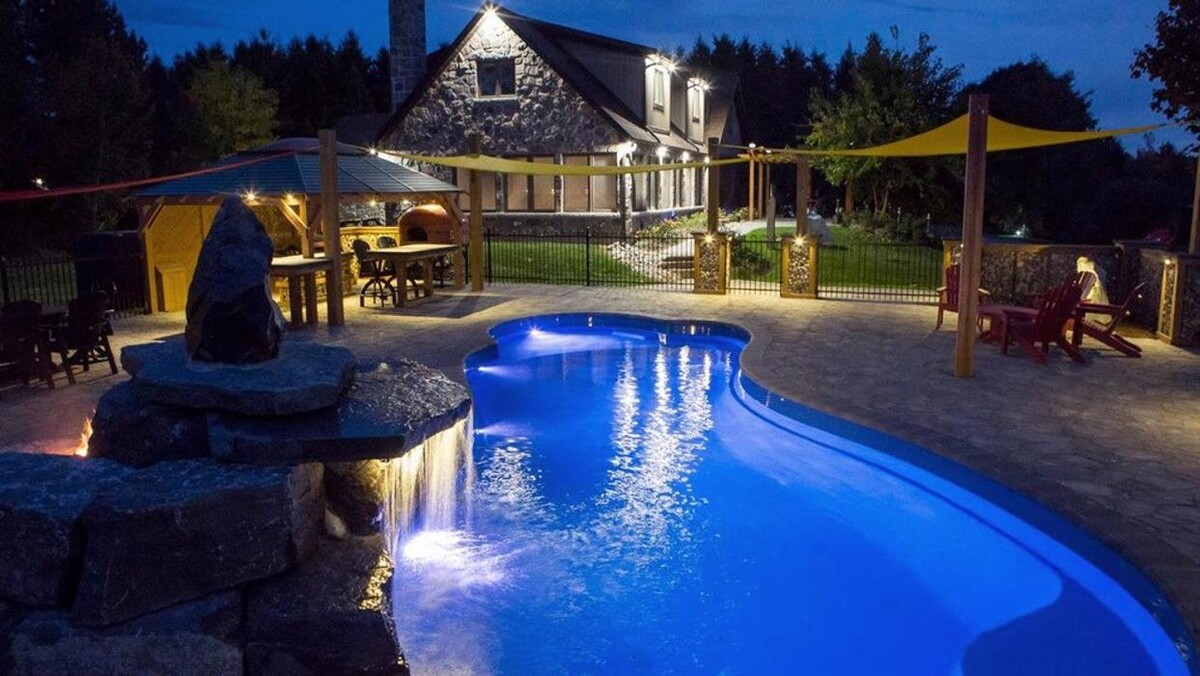 Images Oasis Pool & Spa