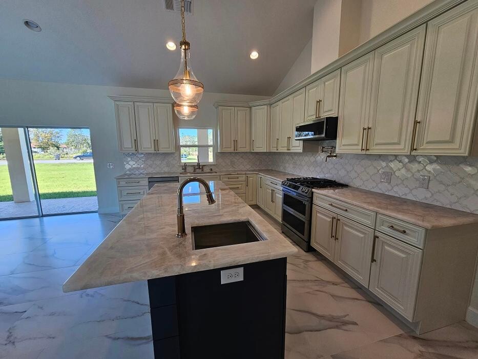 Images Southern Hospitality Real Estate & Construction