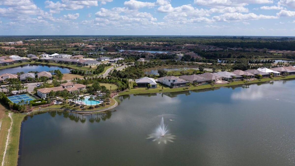 Images Aria by Neal Signature Homes