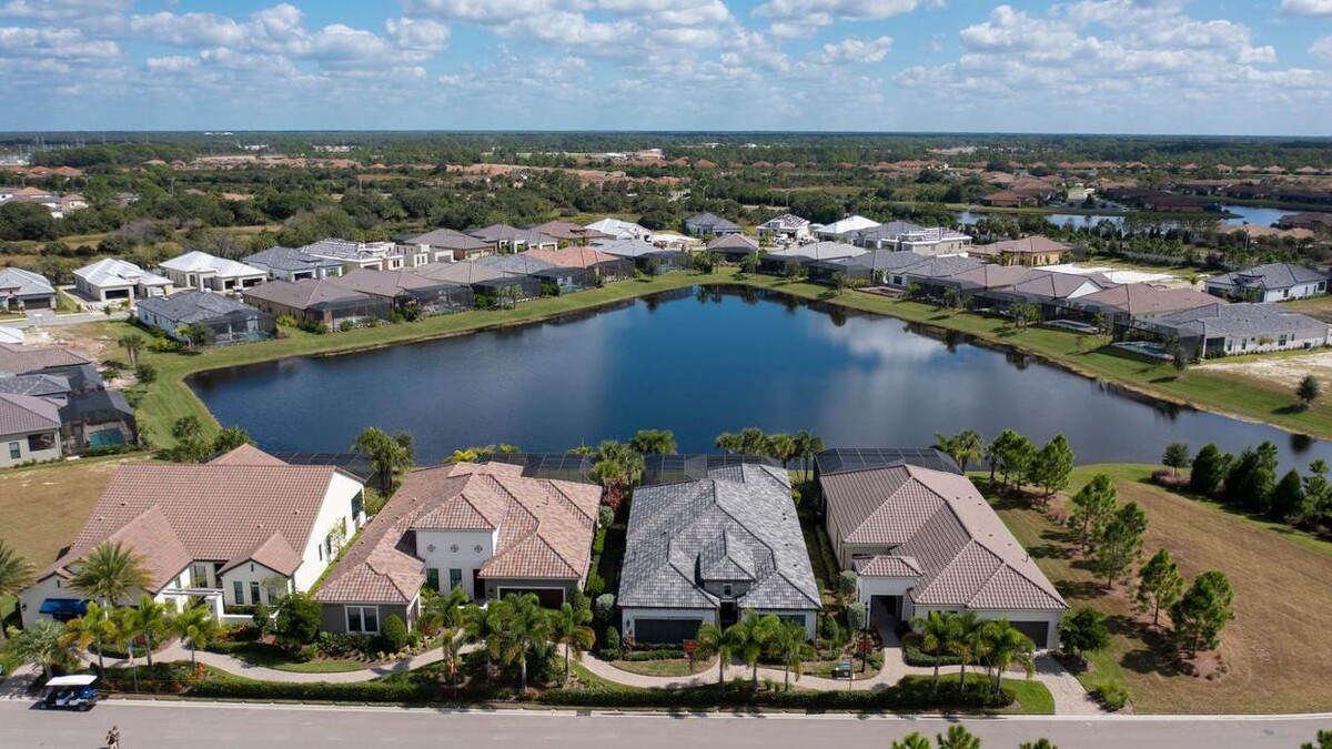 Images Aria by Neal Signature Homes