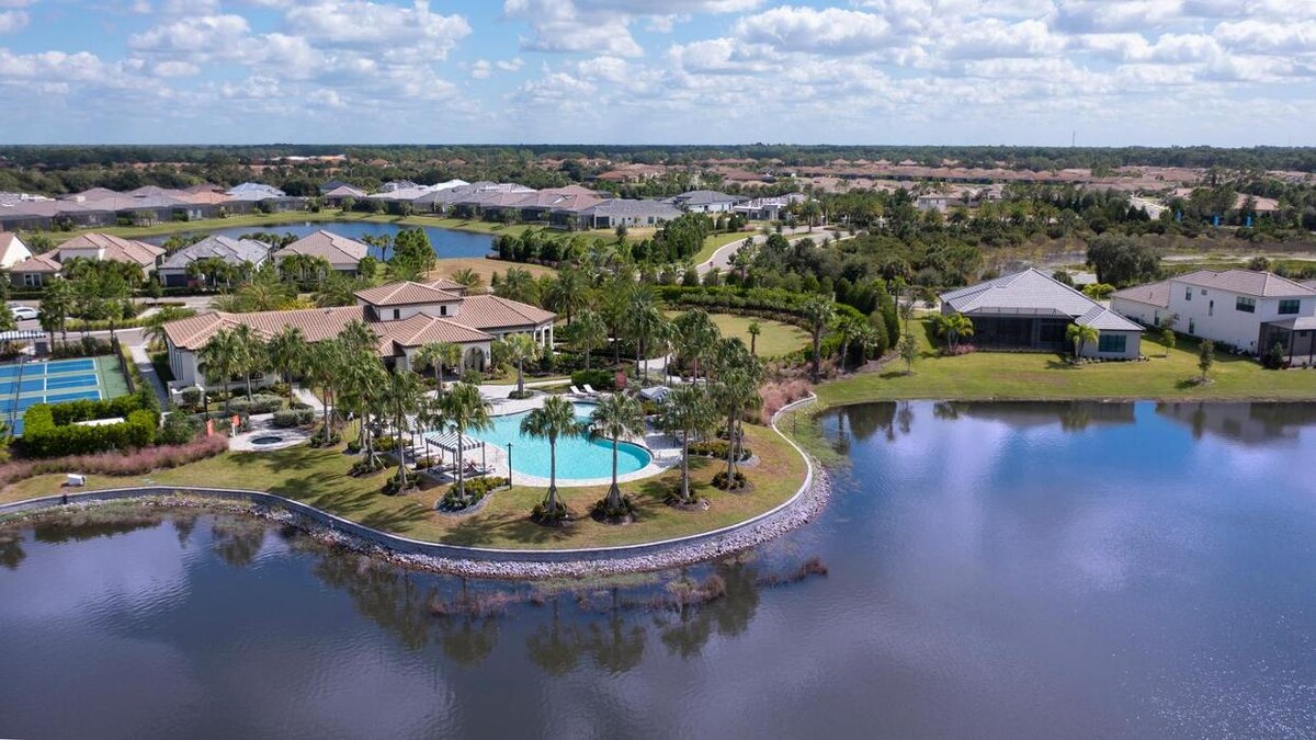 Images Aria by Neal Signature Homes